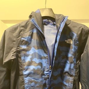 North Face Raincoat Camo Blue, Boys Size 9-10